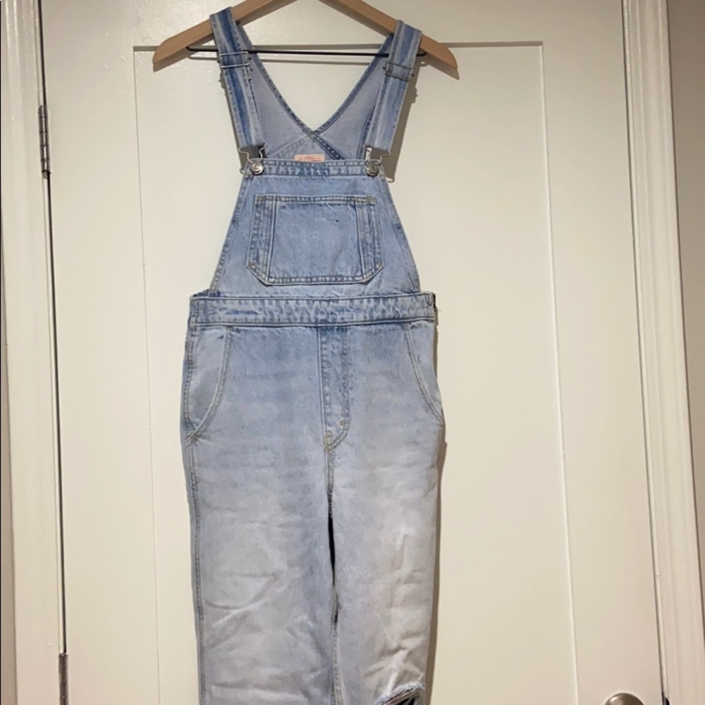 Levi’s overalls size 28